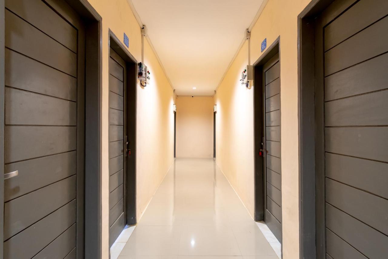 Oyo 2895 Paranginan Residence Medan Exteriör bild