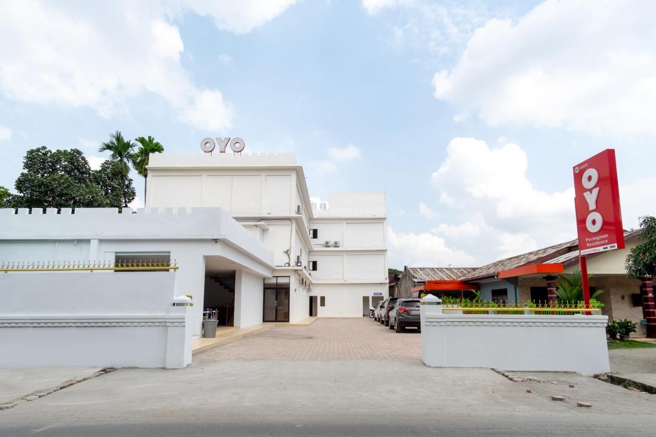 Oyo 2895 Paranginan Residence Medan Exteriör bild