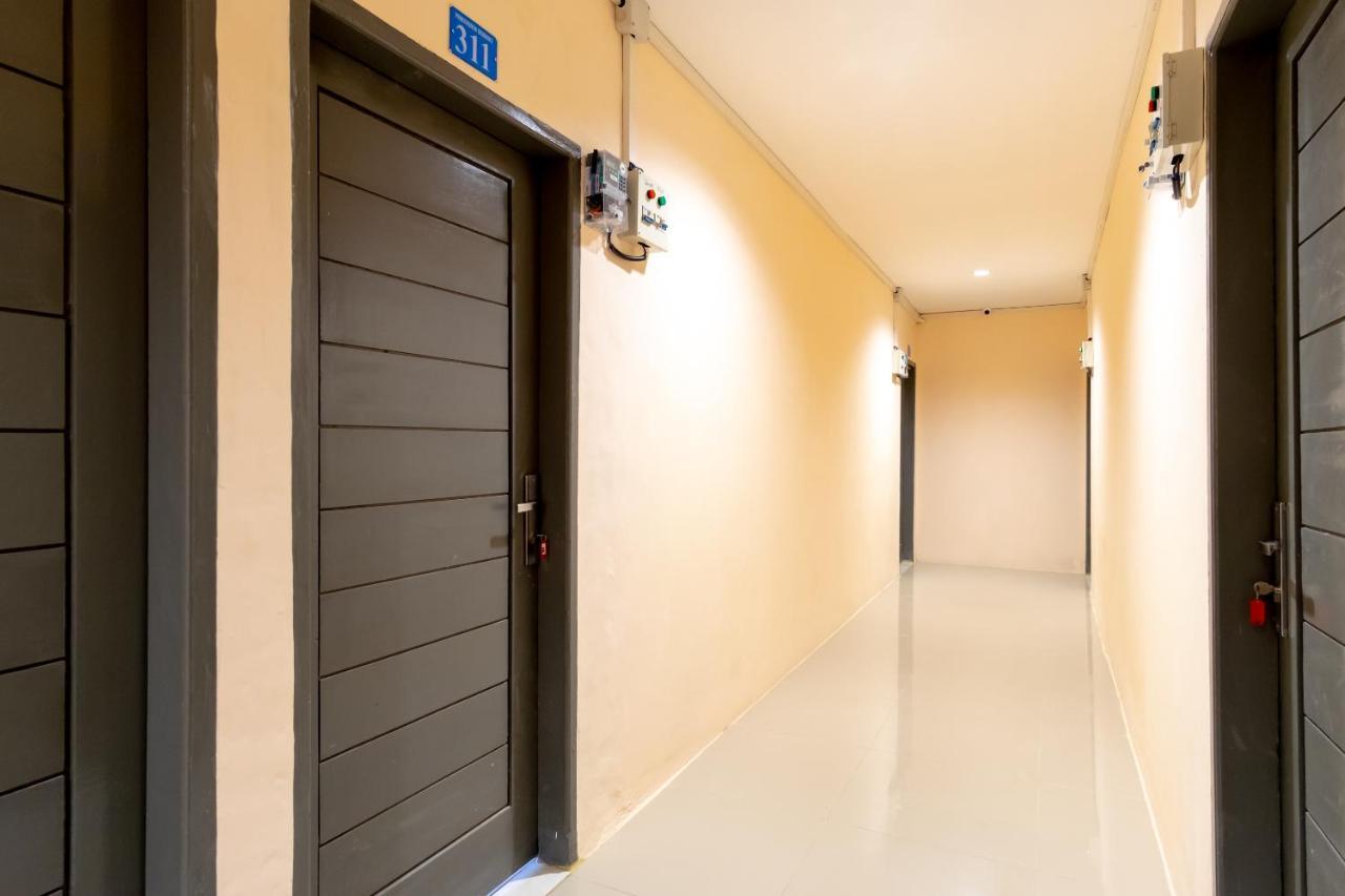 Oyo 2895 Paranginan Residence Medan Exteriör bild